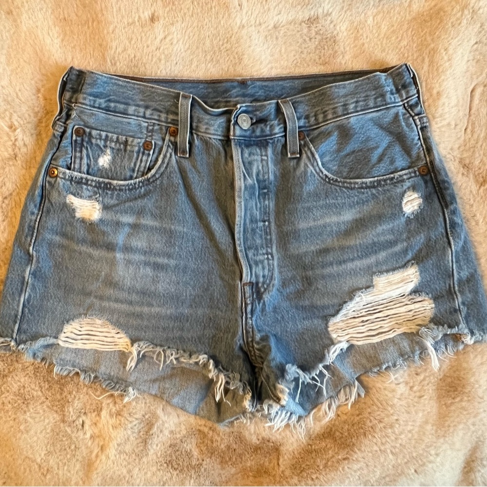 LEVIS 501 SHORTS LIGHT WASH 28